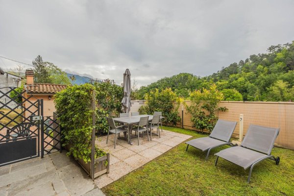 casale in vendita a Camaiore