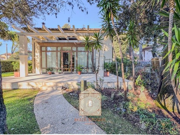 casa indipendente in vendita a Camaiore in zona Lido di Camaiore