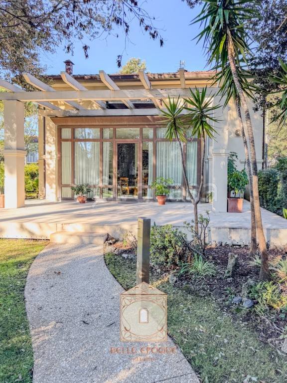 casa indipendente in vendita a Camaiore in zona Lido di Camaiore