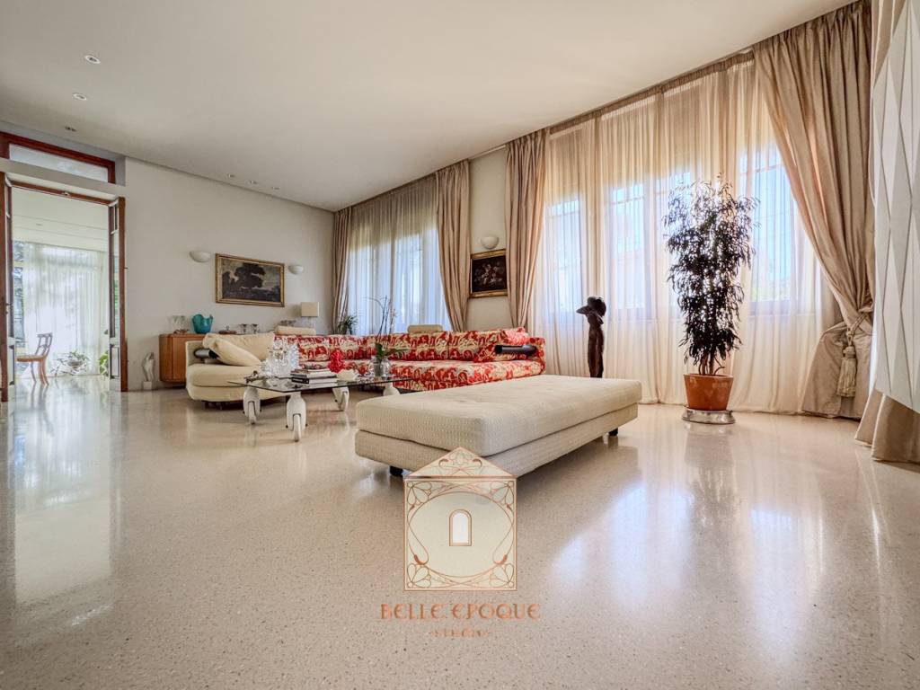 casa indipendente in vendita a Camaiore in zona Lido di Camaiore