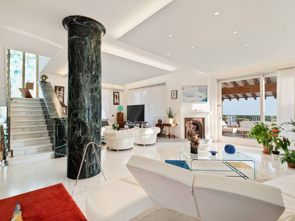 casa indipendente in vendita a Camaiore in zona Lido di Camaiore