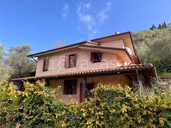 casa indipendente in vendita a Camaiore