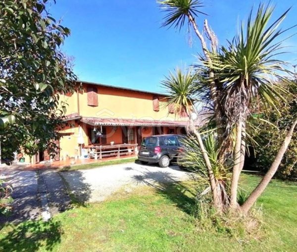 casa indipendente in vendita a Camaiore in zona Capezzano Pianore