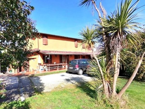 casa indipendente in vendita a Camaiore in zona Capezzano Pianore