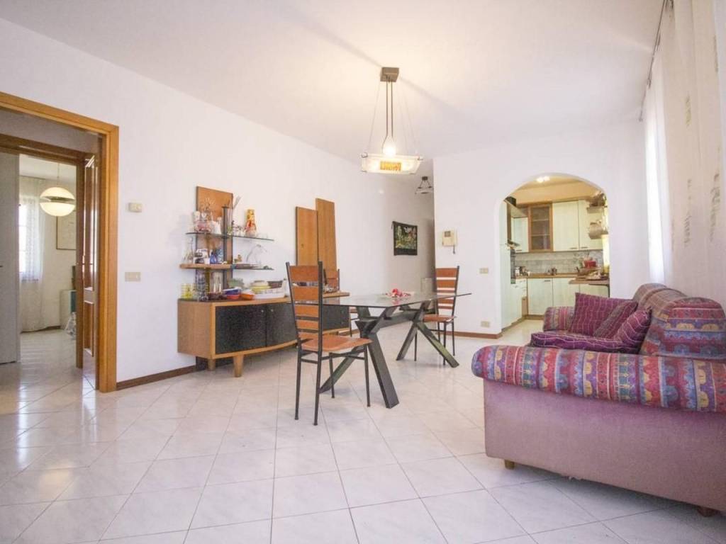 appartamento in vendita a Camaiore in zona Lido di Camaiore