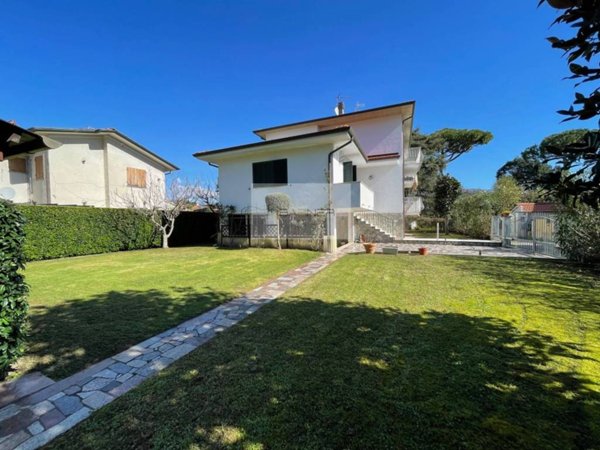 casa indipendente in vendita a Camaiore in zona Lido di Camaiore