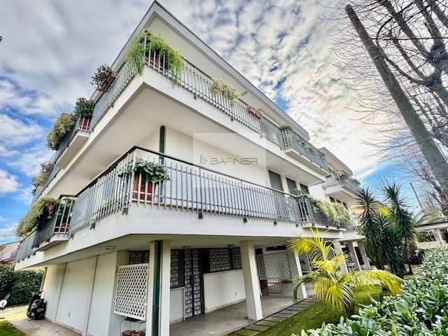 appartamento in vendita a Camaiore in zona Lido di Camaiore