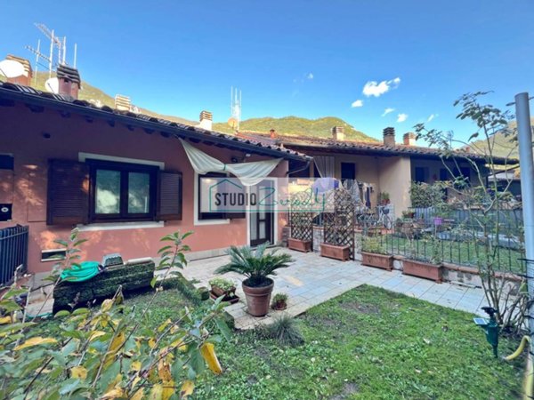 casa indipendente in vendita a Camaiore in zona Vado