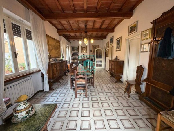 casa indipendente in vendita a Camaiore in zona Lido di Camaiore