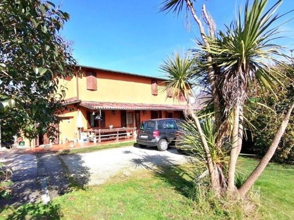 casale in vendita a Camaiore in zona Capezzano Pianore