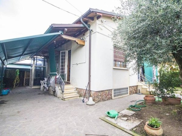 casa indipendente in vendita a Camaiore in zona Lido di Camaiore