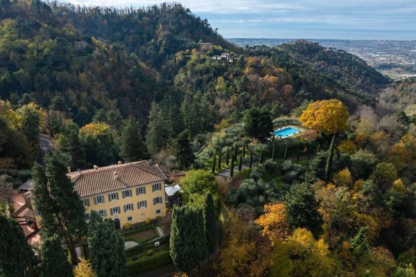 casa indipendente in vendita a Camaiore