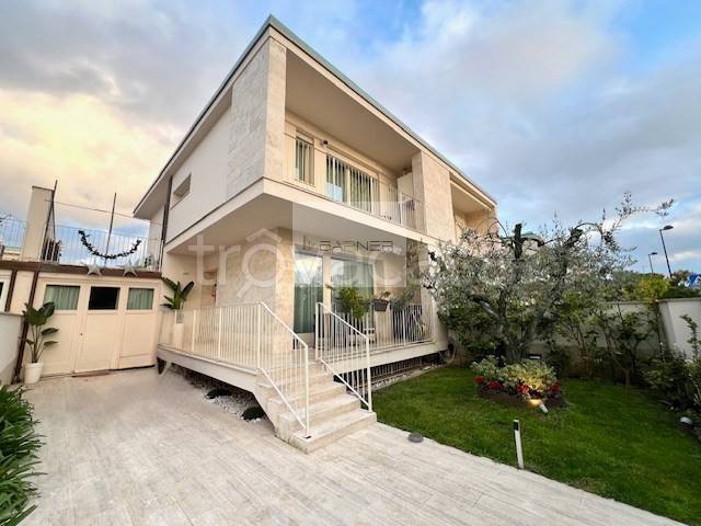 casa indipendente in vendita a Camaiore in zona Lido di Camaiore