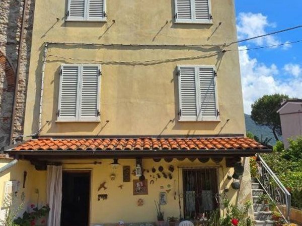 casa indipendente in vendita a Camaiore