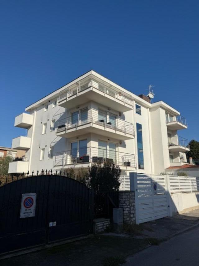 appartamento in vendita a Camaiore in zona Lido di Camaiore