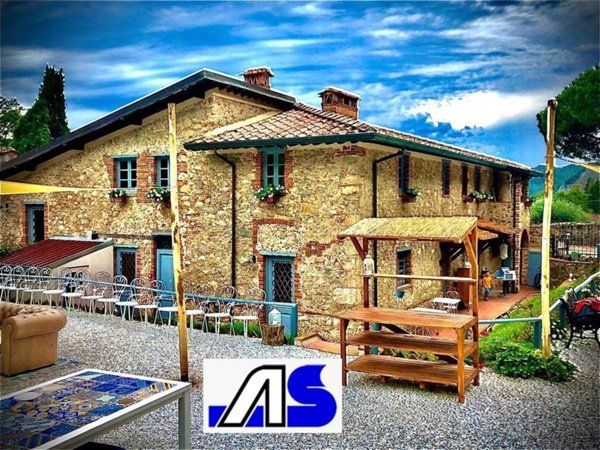 negozio in vendita a Camaiore