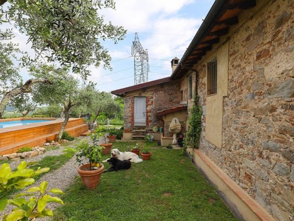 casa indipendente in vendita a Camaiore