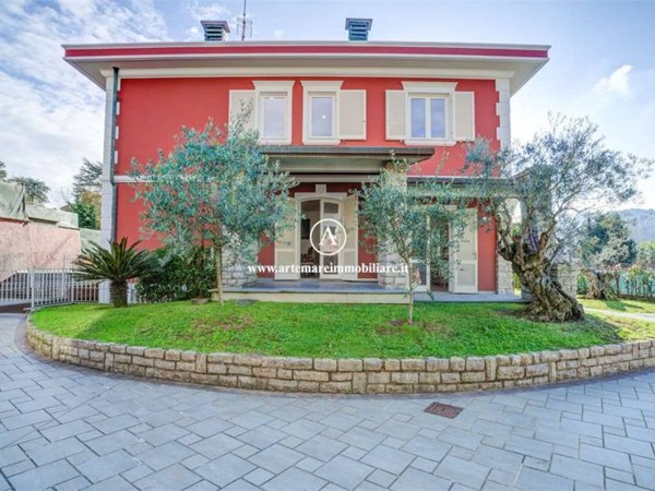 casa indipendente in vendita a Camaiore