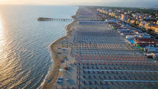 appartamento in vendita a Camaiore in zona Lido di Camaiore