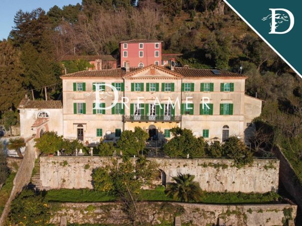 casa indipendente in vendita a Camaiore in zona Lido di Camaiore