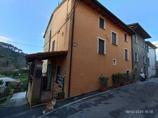 casa indipendente in vendita a Camaiore