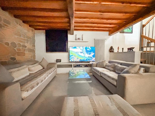 casa indipendente in vendita a Camaiore in zona Capezzano Pianore