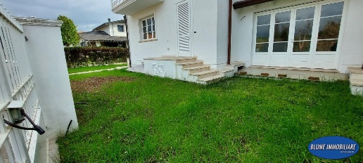 casa indipendente in vendita a Camaiore in zona Lido di Camaiore