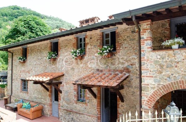 casa indipendente in vendita a Camaiore