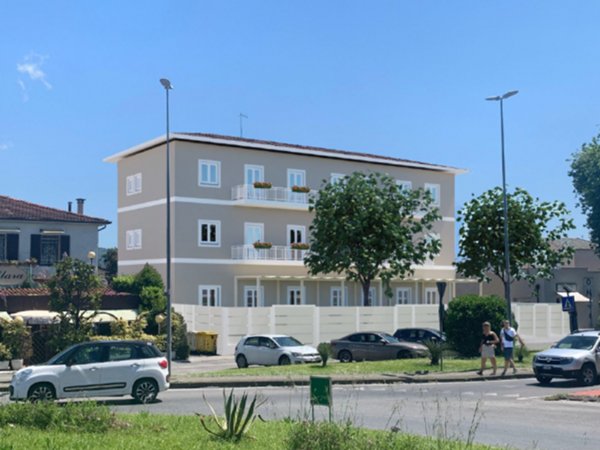appartamento in vendita a Camaiore in zona Lido di Camaiore