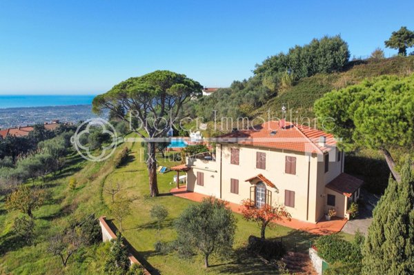 casa indipendente in vendita a Camaiore