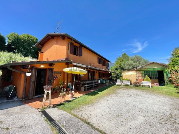 casa indipendente in vendita a Camaiore in zona Capezzano Pianore