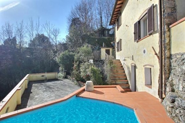 casa indipendente in vendita a Camaiore in zona Casoli