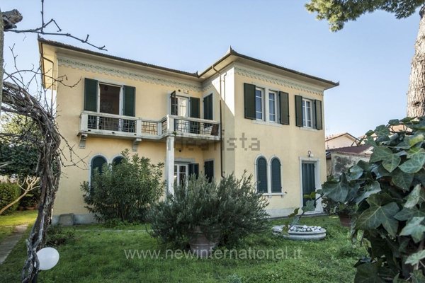 casa indipendente in vendita a Camaiore in zona Lido di Camaiore