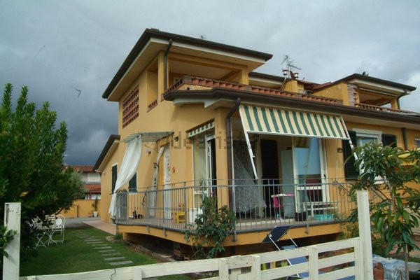casa indipendente in vendita a Camaiore in zona Capezzano Pianore