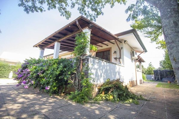 casa indipendente in vendita a Camaiore in zona Lido di Camaiore