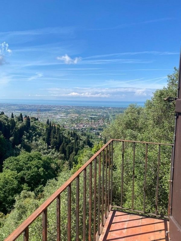 casa indipendente in vendita a Camaiore in zona Capezzano Pianore