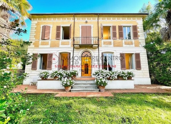 casa indipendente in vendita a Camaiore