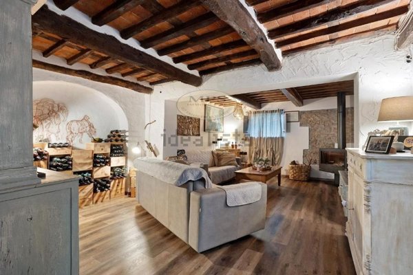 casa indipendente in vendita a Camaiore
