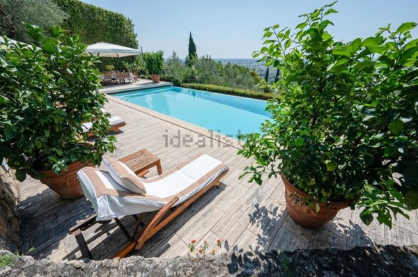 casa indipendente in vendita a Camaiore