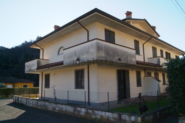casa indipendente in vendita a Camaiore