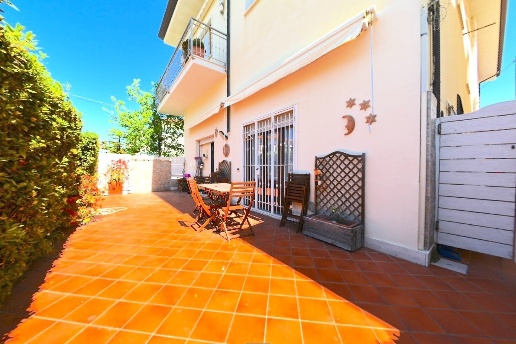 appartamento in vendita a Camaiore in zona Lido di Camaiore