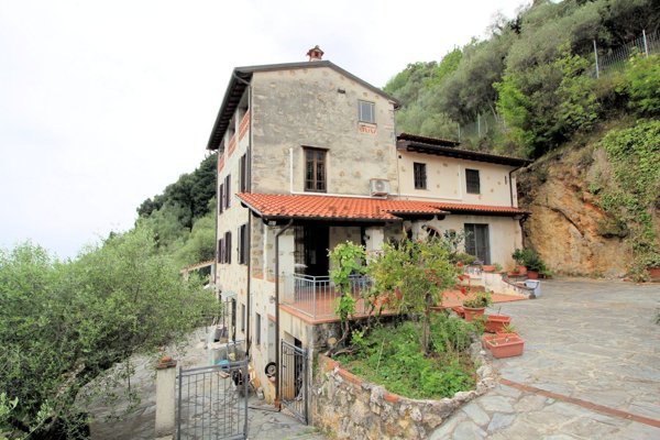 casa indipendente in vendita a Camaiore in zona Lido di Camaiore
