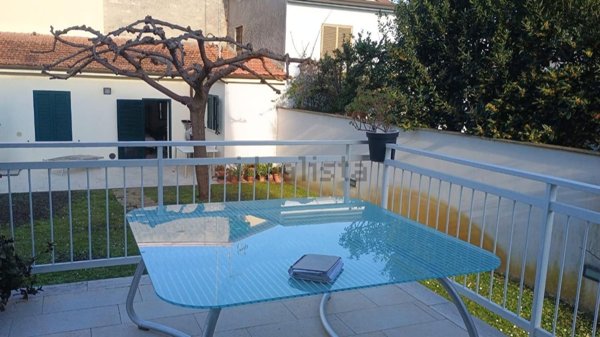 casa indipendente in vendita a Camaiore in zona Lido di Camaiore