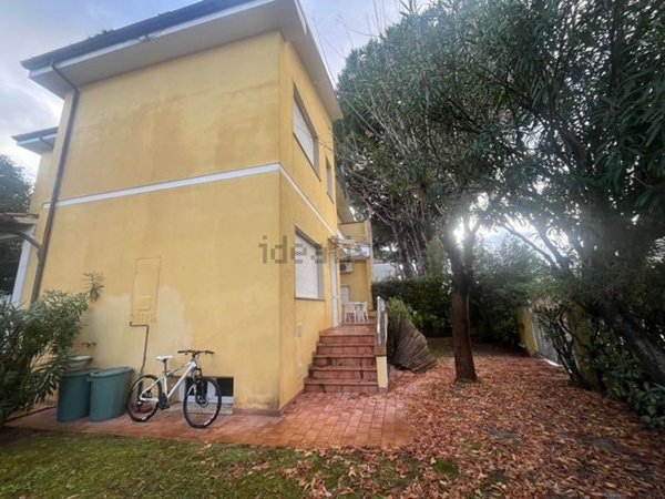 casa indipendente in vendita a Camaiore in zona Lido di Camaiore