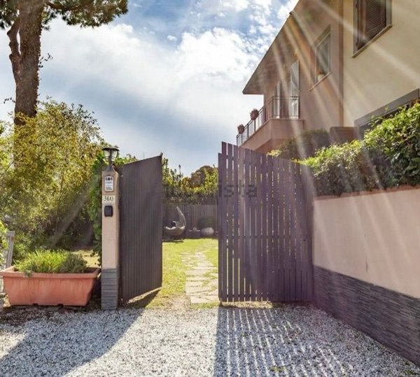 casa indipendente in vendita a Camaiore