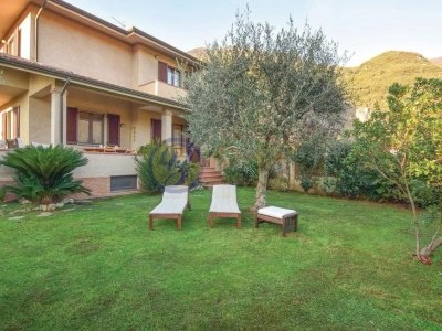 casa indipendente in vendita a Camaiore