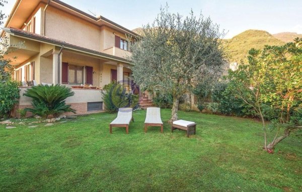 casa indipendente in vendita a Camaiore