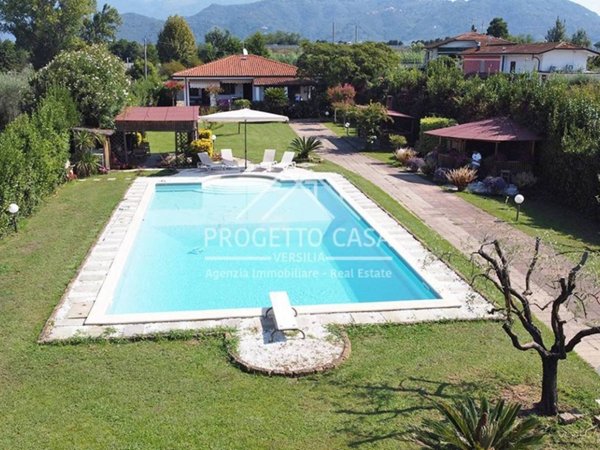 casa indipendente in vendita a Camaiore in zona Lido di Camaiore