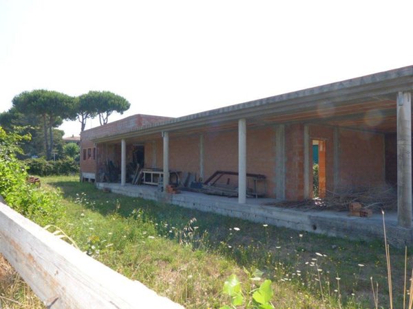 negozio in vendita a Camaiore in zona Lido di Camaiore