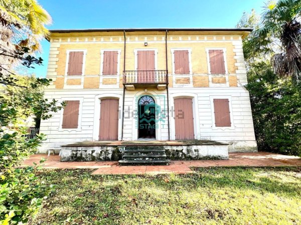 casa indipendente in vendita a Camaiore